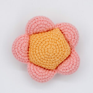 Rammelaar gehaakt bloem roze